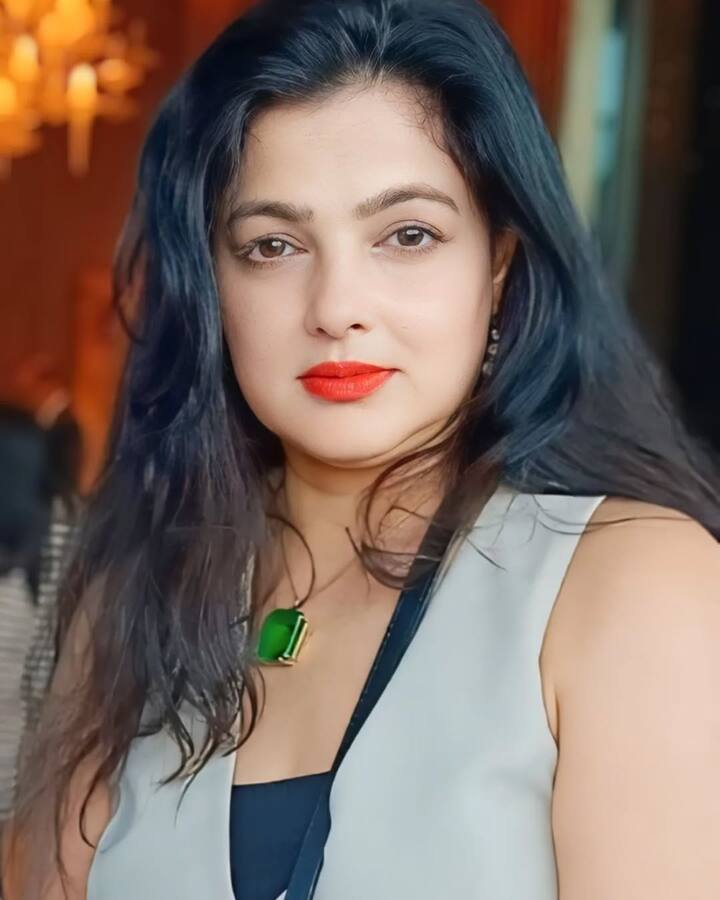 ममता कुलकर्णी 90 के दशक की एक्ट्रेस हैं वो अपने बोल्ड रोल के लिए जानी जाती थीं. ममता ड्रग्स केस में फंस गई थीं. जिसके बाद इंडस्ट्री में हर कोई शॉक्ड रह गया था. ममता उसके बाद से कभी इंडस्ट्री में वापसी नहीं कर पाई हैं.