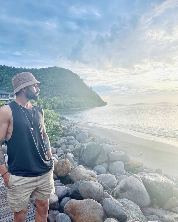 कोहली से पूछा गया कि एवरेज आप दिन में अपने फोन का कितना इस्तेमाल करते हैं? इसके जवाब में कोहली ने कहा,