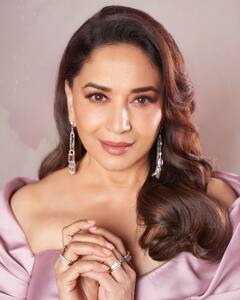 Madhuri Dixit: माधुरीचा मनमोहक अंदाज; सोशल मीडियावर फोटो तुफान व्हायरल!