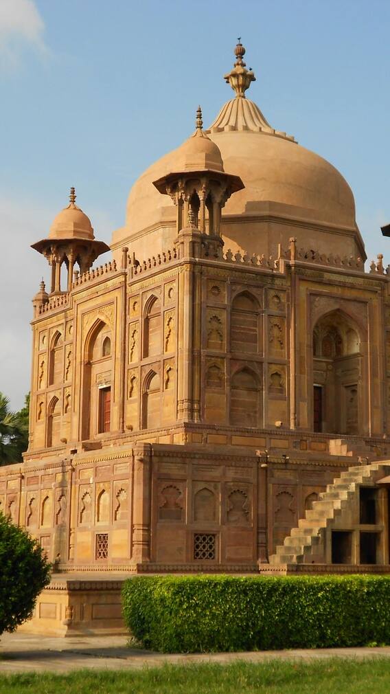 महाकुंभ स्नान के बाद प्रयागराज में इन 5 ऐतिहासिक स्थलों पर जरूर जाएं