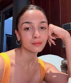 काळ्या बिकिनीमध्ये आलिया भट्टचा नो मेकअप लूक; राहाची आई बीचवर दिसली सनबाथ घेताना!