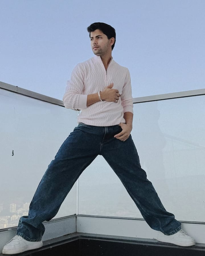 वर्कफ्रंट की बात करें तो सिद्धार्थ निगम आखिरी बार सलमान खान के साथ फिल्म ‘किसी का भाई किसी की जान’ में नजर आए थे.