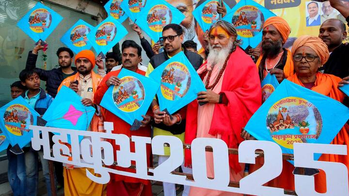 কথায় কথায় বারবার চলে আসে কুম্ভের সঙ্গে গঙ্গাসাগরের তুলনা। কিন্তু চরিত্রগত দিক থেকে দুই মেলা পুরোপুরি আলাদা। হরিদ্বার, প্রয়াগ বা উজ্জয়িনী, কুম্ভমেলা সব সময়ই হয় মূল ভূখণ্ডে। আর গঙ্গাসাগর মূল ভূখণ্ডের বাইরে এক প্রান্তিক দ্বীপ।