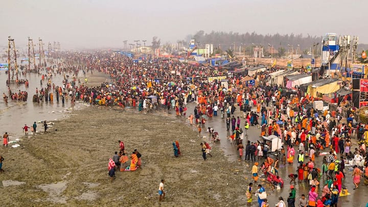 সুলভ মূল্যে কলকাতা-গঙ্গাসাগর হেলিকপ্টার পরিষেবাও মিলবে। মেলায় পুণ্যার্থীদের পরিষেবা দেওয়ার জন্য ২২৫০টি সরকারি বাস, ২৫০টি বেসরকারি বাস, ৯টা বার্জ, ৩২টি ভেসেল, ১০০টি লঞ্চ, ২১টি জেটি ব্যবহার করা যাবে।