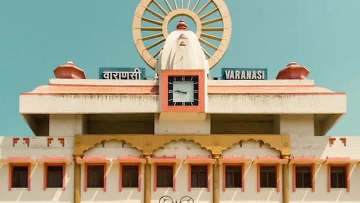 दूसरा रेलवे रूट इस तरह से है...प्रयागराज-अयोध्या-वाराणसी-प्रयागराज. जहां ट्रेन अयोध्या वाराणसी के रास्ते आपको कुंभ ले जाएगी. तो वहीं संगम प्रयाग से जौनपुर के लिए भी रेलवे ने व्यवस्था की है. रूट इस प्रकार है. प्रयागराज-संगम प्रयाग-जौनपुर-प्रयाग-प्रयागराज