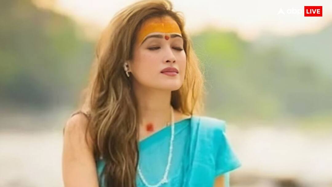 Maha Kumbh 2025: महाकुंभ की सबसे सुंदर साध्वी हर्षा रिछारिया, ग्लैमरस फोटोज पर ट्रोल हुईं तो बोलीं- 'दिक्कत क्या है, मैं अब भी...' Harsha Richharya clarifies her journey from glamour to devotion at Maha Kumbh 2025 Maha Kumbh 2025: महाकुंभ की सबसे सुंदर साध्वी हर्षा रिछारिया, ग्लैमरस फोटोज पर ट्रोल हुईं तो बोलीं- 'दिक्कत क्या है, मैं अब भी...'