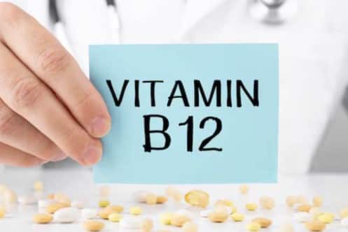 દહીંનું સેવન સ્વાસ્થ્ય માટે ખૂબ જ ફાયદાકારક માનવામાં આવે છે. દહીં વિટામિન B12 થી ભરપૂર માનવામાં આવે છે. તમે દરરોજ તમારા આહારમાં એક વાટકી દહીંનો સમાવેશ કરીને વિટામિન B12 ની ઉણપને દૂર કરી શકો છો.