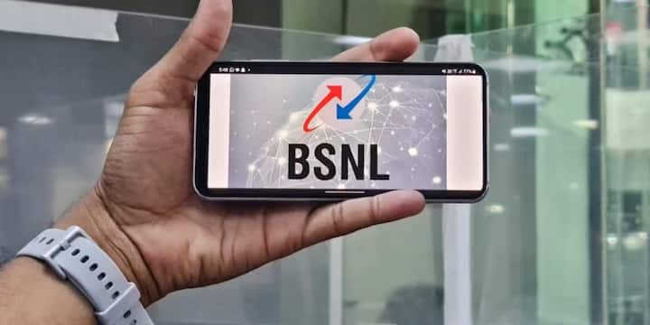 इस प्लान में यूजर्स को SMS की सुविधा भी मिल जाती है. इस प्लान में इंटरनेट डेटा का लाभ नहीं दिया गया है, जो इसे उन यूजर्स के लिए उपयुक्त बनाता है, जिन्हें केवल कॉलिंग की जरूरत होती है.