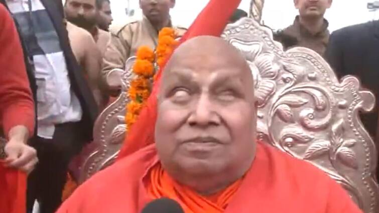 Jagadguru Swami Rambhadracharya says I was the first one to take a holy dip among all the Acharyas महाकुंभ के अमृत स्नान में सबसे पहले किस संत ने लगाई डुबकी? जगद्गुरु रामभद्राचार्य ने दी बड़ी जानकारी