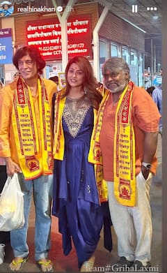 'गृह लक्ष्मी' की टीम के साथ सिद्धिविनायक मंदिर पहुंचीं हिना खान, माथे पर तिलक लगाकर दिए पोज