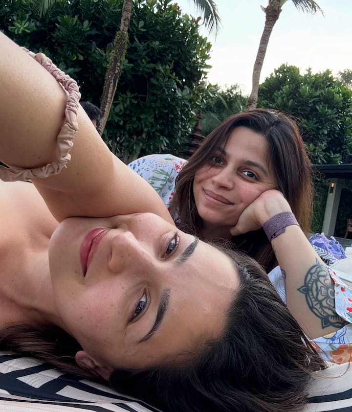 तिने सोशल मीडियावर एक मोहक फोटो शेअर केला आहे, ज्यामध्ये ती बीचवर आराम करताना दिसत आहे.