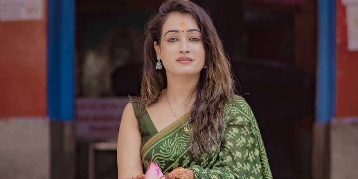 लेकिन अब उन्होंने साध्वी वेश धारण कर आध्यात्मिकता की राह पकड़ ली है. उनका कहना है कि साध्वी बनने के बाद उन्हें शांति और सुकून मिला है.