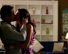 वरुण धवन ही नहीं ये स्टार्स भी इंटीमेट सीन करते वक्त हुए बेकाबू, डायरेक्टर के कट बोलने के बाद भी करते रहे रोमांस