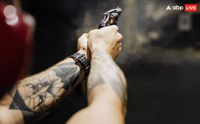 ਤੁਹਾਨੂੰ ਦੱਸ ਦੇਈਏ ਕਿ ਪਿਸਤੌਲ ਤਿੰਨ ਤਰ੍ਹਾਂ ਦੇ ਹੁੰਦੇ ਹਨ: ਆਟੋਮੈਟਿਕ, ਸਿੰਗਲ ਸ਼ਾਟ ਅਤੇ ਮਲਟੀ ਚੈਂਬਰ। ਜਦੋਂ ਕਿ ਰਿਵਾਲਵਰ ਇੱਕ ਕਿਸਮ ਦੀ ਹੈਂਡਗਨ ਹੈ। ਰਿਵਾਲਵਰ ਕਈ ਕਿਸਮਾਂ ਵਿੱਚ ਆਉਂਦੇ ਹਨ: ਸਵਿੰਗ ਆਊਟ, ਟਾਪ ਬ੍ਰੇਕ, ਅਤੇ ਫਿਕਸਡ ਸਿਲੰਡਰ।