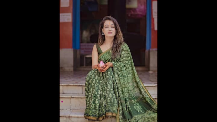 Harsha Richhariya, a renowned social media influencer and professional host has gained a million Instagram followers. She has gained attention due to her sudden appearance as a Sadhvi at the Prayagraj Mahakumbh. Her Instagram followers surged from 685K to 1 million in just three days, leaving netizens intrigued. (Image Source: Instagram/@host_harsha)