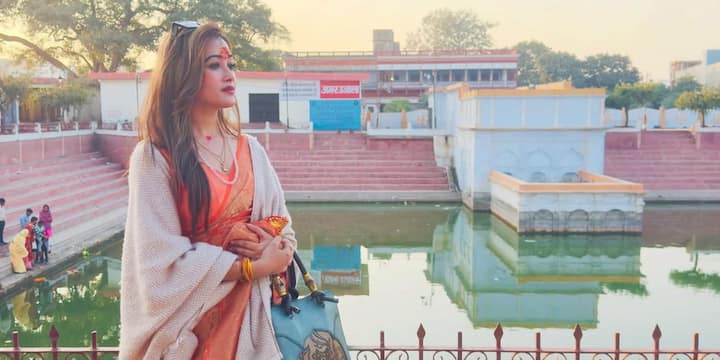 हर्षा पहले एक ग्लैमरस और स्टारडम भरे जीवन का हिस्सा थीं. वह ट्रैवलिंग ब्लॉग्स बनाती थीं और मेकअप वीडियो शूट करती थीं.