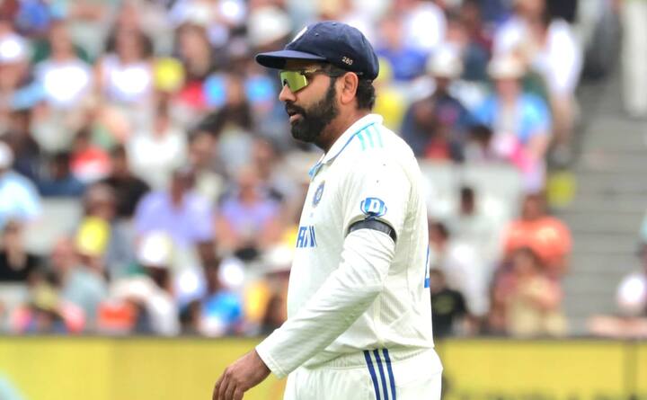 बॉर्डर-गावस्कर ट्रॉफी 2024-25 के पहले टेस्ट मैच में रोहित शर्मा अपने बेटे के जन्म के कारण टीम से दूर रहे थे. इसके बाद पांचवें टेस्ट में खराब फॉर्म के कारण उन्हें टीम से बाहर कर दिया गया था.