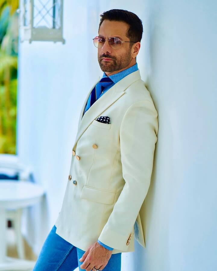 फरदीन खान ने अपने करियर में कई शानदार फिल्मों में काम किया है. उन्होंने प्रेम अगन और जंगल जैसी फिल्मों में काम किया जो हिट रहीं. मगर एक केस में फरदीन का नाम उनका करियर ले डूबा. फरदीन पर साल 2001 में कोकीन रखने का आरोप लगा था वो इस केस में गिरफ्तार भी हुए थे. उसके बाद से उनका करियर बैठ गया था.