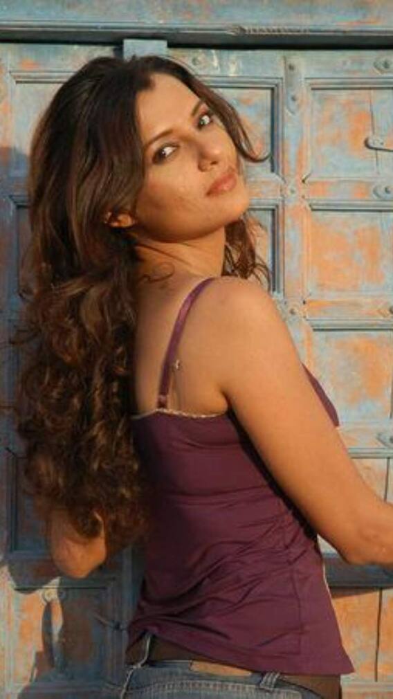 खूबसूरती में ये हसीना ऐश्वर्या को देती थी टक्कर, बॉलीवुड छोड़ बनी सन्यासी