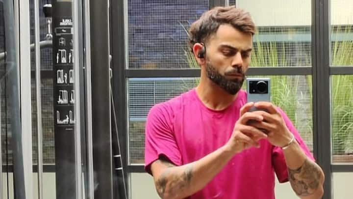 Virat Kohli Mobile Usage In Single Day: विराट कोहली ने खुद बताया था कि वह एक दिन में कितने घंटे मोबाइल का इस्तेमाल करते हैं. इसके अलावा उन्होंने अपना पसंदीदा एप भी बताया था.