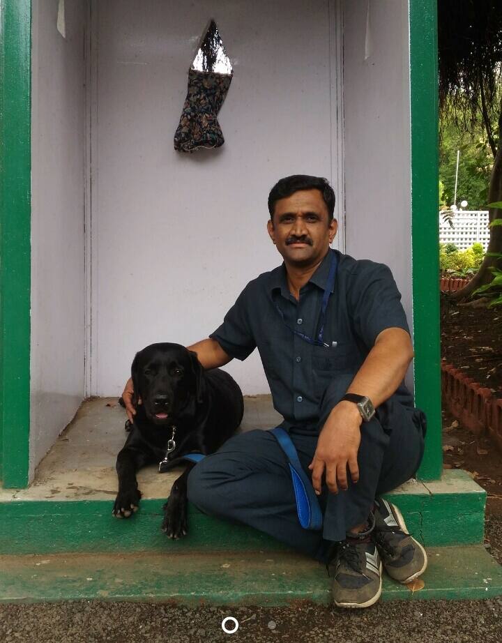 देशाचे राष्ट्रपती, पंतप्रधान आणि अतिमहत्त्वाच्या व्यक्तींच्या बंदोबस्तात कामगिरी करणारा पुणे पोलिसांच्या बॉम्बशोधक-नाशक पथकातील श्वान ‘तेजा’ आज निवृत्त झाला.