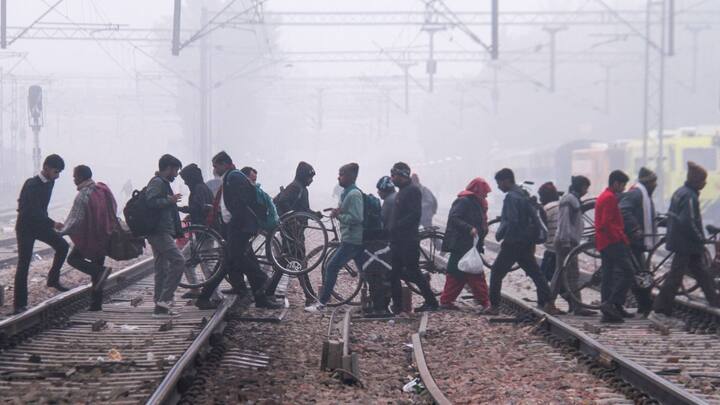 মকর সংক্রান্তিতে শীত উধাও। পশ্চিমী ঝঞ্ধার বাধায় পিছু হঠেছে উত্তুরে হাওয়া। তাই পারদ ঊর্ধ্বগামী। আজ কলকাতার সর্বনিম্ন তাপমাত্রা ১৬.৬।