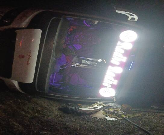 Private Bus accident near Jamnagar, accident due to loss of steering control, 7 passengers injured Accident: જામનગર નજીક  ખાનગી બસનો અકસ્માત, સ્ટિયરિંગ પર કાબૂ ગૂમાવતાં દુર્ઘટના, 7 પ્રવાસી ઇજાગ્રસ્ત