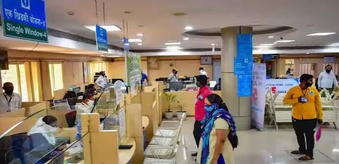 સ્ટેટ બેન્ક ઓફ ઈન્ડિયા (SBI) એ પ્રોબેશનરી ઓફિસર્સ (PO) ની બમ્પર પોસ્ટ્સ માટે નવી અને બેકલોગ ખાલી જગ્યાઓ માટે નોટિફિકેશન બહાર પાડ્યું છે.