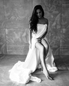 Poonam Pandey PHOTO: બ્લેક એન્ડ વ્હાઈટ તસવીરોમાં પૂનમ પાંડેએ સોશિયલ મીડિયા પર લગાવી આગ