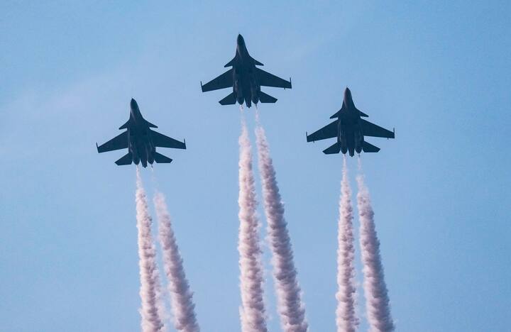 Indian Air Force's Sukhoi SU-30MKI fighter jets fly past during the 77th Army Day Parade, at Khadki in Pune, Wednesday, Jan. 15, 2025. (Image Source: PTI)