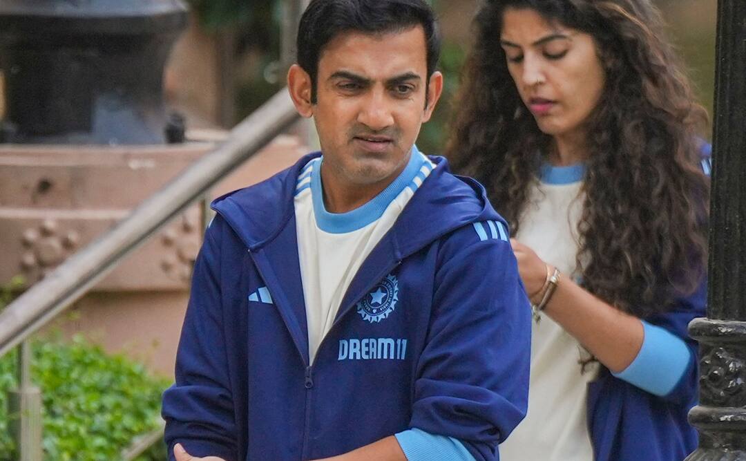 फिर निशाने पर गौतम गंभीर, पर्सनल असिस्टेंट की हरकत पर उठे सवाल; BCCI ले सकता है कड़ा फैसला will BCCI take action on Gautam Gambhir PA for breakfast with Team India members and travel in selector car फिर निशाने पर गौतम गंभीर, पर्सनल असिस्टेंट की हरकत पर उठे सवाल; BCCI ले सकता है कड़ा फैसला
