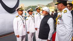 इंडियन नेवी के मुकाबले कितनी मजबूत है चीन और पाकिस्तान की नौसेना, जानें एक क्लिक में