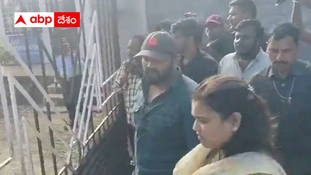 Manchu Manoj went to MB University expressed impatience with the police who stopped him Manchu Manoj: ఎంబీయూలోకి మనోజ్ ఎంట్రీ - పోలీసుల లాఠీచార్జ్ - పరిష్కారం చూపిస్తానని వార్నింగ్ !