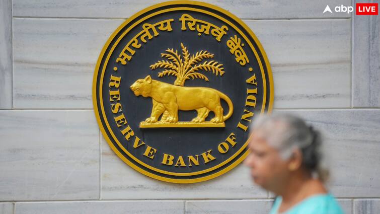 RBI new deputy governor interview process started Names of Poonam Gupta Chetan Ghate Prachi Mishra V Anantha Nageshwaran NR Bhanumurthy and Ajit Ranade on top RBI New Deputy Governor: कौन बनेगा RBI का नया डिप्टी गवर्नर? लिस्ट में ये 6 नाम सबसे ऊपर