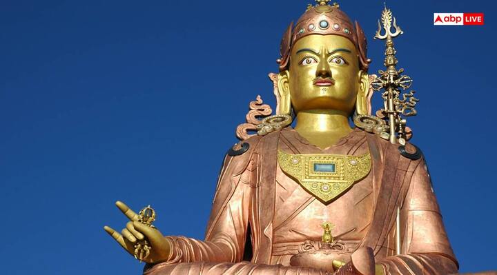 गुरु पद्मसंभव को बौद्ध धर्म का दूसरा भगवान माना जाता है, क्योंकि उनके बिना न तो बौद्ध धर्म का अस्तित्व होता और न ही तिब्बत में बौद्ध संस्कृति का प्रसार होता.