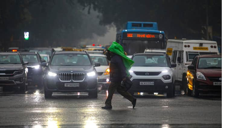 Dense Fog Alert Continues In Delhi, Rain Likely Too: Check All Weather Details Before Stepping Out