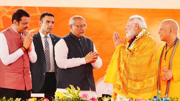 महाराष्ट्र आणि विशेषत: मुंबई दौऱ्यावर असलेल्या पंतप्रधान नरेंद्र मोदींनी आज खारघर येथील इस्कॉन मंदिराचेही उद्घाटन केले. खारघरमधील हे मंदिरा जगातील दुसरे सर्वात मोठे इस्कॉन मंदिर आहे.