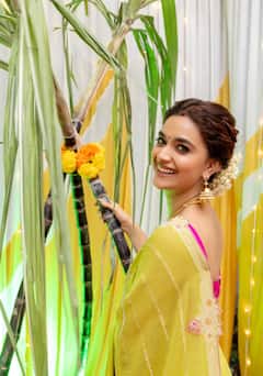 मांग में सिंदूर, कानों में झुमके और येलो साड़ी...खूब सज-धज कर कीर्ति सुरेश ने शादी के बाद पति संग मनाया पहला पोंगल, खूबसूरत तस्वीरें की शेयर