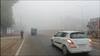ताजनगरी आगरा में कोहरे ने वाहनों की रफ्तार पर लगाई ब्रेक, तापमान में गिरावट बरकरार
