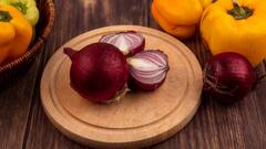 Eating Raw Onions: রোজ কাঁচা পেঁয়াজ খেলে কী প্রভাব পড়ে শরীরে?