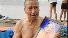 मां के गुजरने के बाद उसकी फोटो लेकर कुंभ पहुंचा शख्स, रुला देने वाली तस्वीर हो रही वायरल