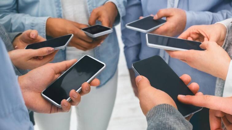 do these things with old phone instead of selling it when buying a new smartphone पुराना फोन है बड़े काम की चीज, बेचने की बजाय लें ये काम, कई मुश्किलें हो जाएंगी आसान