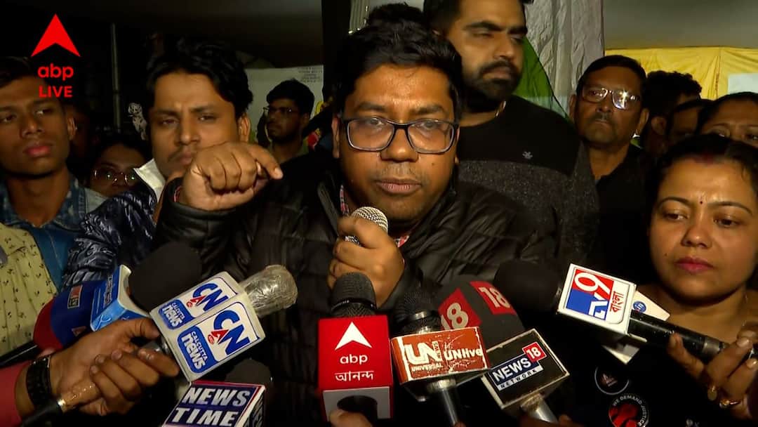 saline controversy 12 doctors suspended junior doctor aniket mahato slams health minister mamata banerjee Saline Controversy: স্বাস্থ্যমন্ত্রীর সাসপেনশন চাওয়া কি খুব অনৈতিক? ১২ জনকে সাসপেন্ড করে আপনি দায় এড়াতে পারেন না : অনিকেত মাহাতো