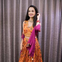 पारंपरिक किंवा वेस्टर्न प्रत्येक लूकमध्ये केतकी माटेगावकर दिसते ग्लॅमरस; पाहा फोटो!