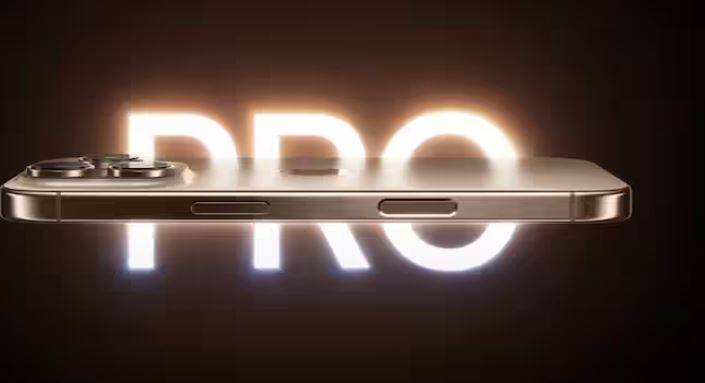 ਇਹ ਫ਼ੋਨ A18 Pro ਚਿੱਪਸੈੱਟ 'ਤੇ ਚੱਲਦਾ ਹੈ, ਜਿਸ ਵਿੱਚ ਦੂਜੀ ਪੀੜ੍ਹੀ ਦੇ 3nm ਟਰਾਂਜ਼ਿਸਟਰ ਹਨ। ਇਸਦਾ 6-ਕੋਰ GPU A17 Pro ਨਾਲੋਂ 20% ਤੇਜ਼ ਹੈ ਅਤੇ ਇਸਦੀ ਗਤੀ 15% ਵੱਧ ਹੈ ਅਤੇ ਬਿਜਲੀ ਦੀ ਖਪਤ 20% ਘੱਟ ਹੈ। ਇਹ ਮਸ਼ੀਨ ਲਰਨਿੰਗ, ਤੇਜ਼ USB 3 ਸਪੀਡ, ਅਤੇ ProRes ਵੀਡੀਓ ਰਿਕਾਰਡਿੰਗ ਦਾ ਸਮਰਥਨ ਕਰਦਾ ਹੈ।
