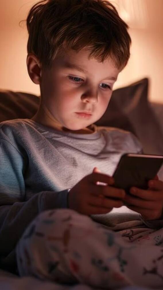 बच्चों के लिए मोबाइल एडिक्शन बन रहा है खतरा? ऐसे सेट करें Screen Time Limit