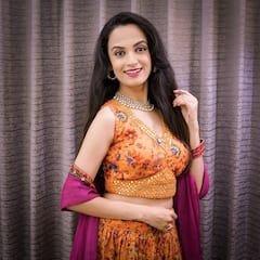 पारंपरिक किंवा वेस्टर्न प्रत्येक लूकमध्ये केतकी माटेगावकर दिसते ग्लॅमरस; पाहा फोटो!