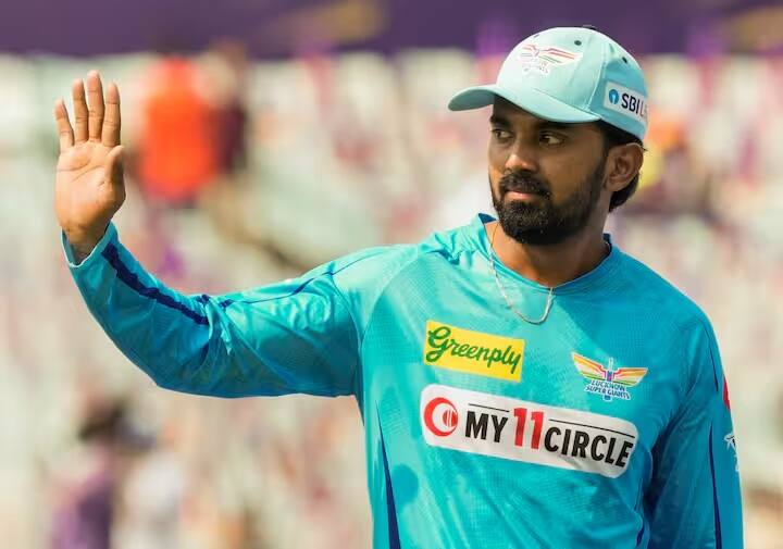 તમને જણાવી દઈએ કે અક્ષરે ગયા IPL સીઝનમાં 14 મેચોમાં 11 વિકેટ લીધી હતી.
