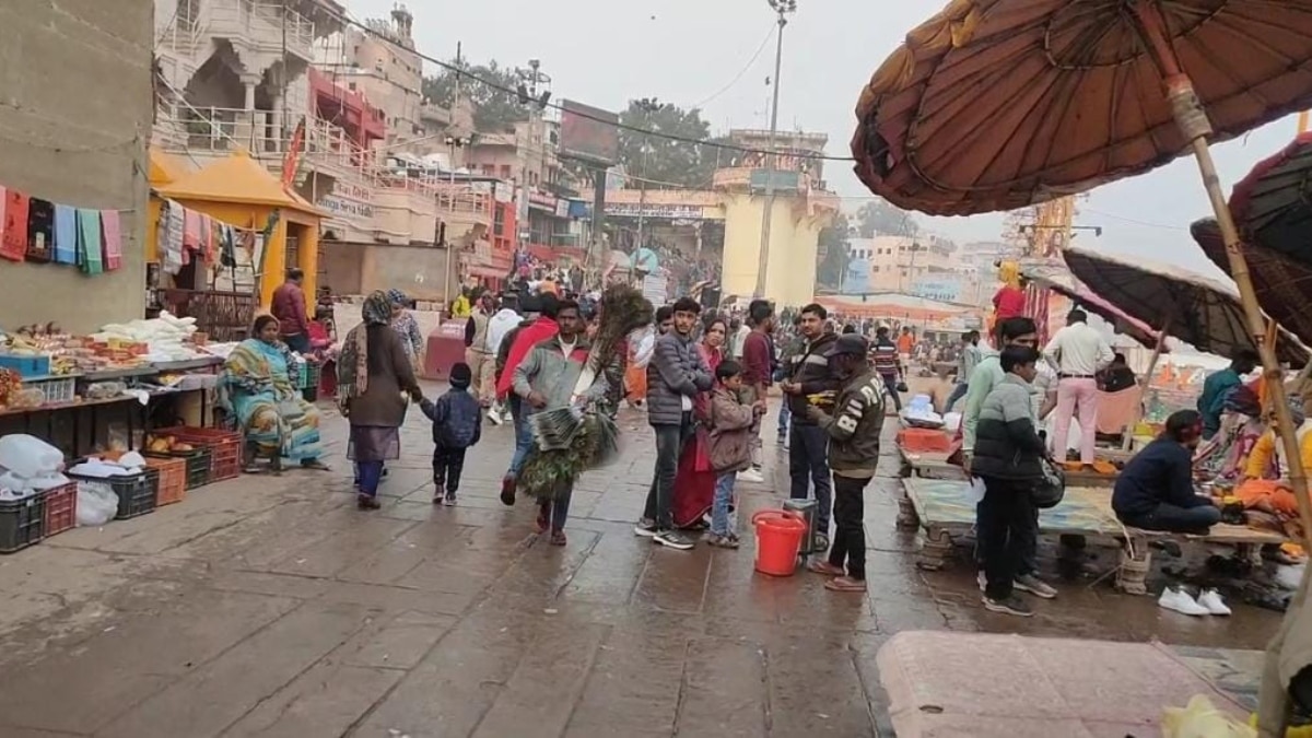 Maha Kumbh 2025: वाराणसी में दिखा महाकुंभ का असर, बड़ी संख्या में पहुंच रहे श्रद्धालु, प्रशासन ने संभाला जिम्मा