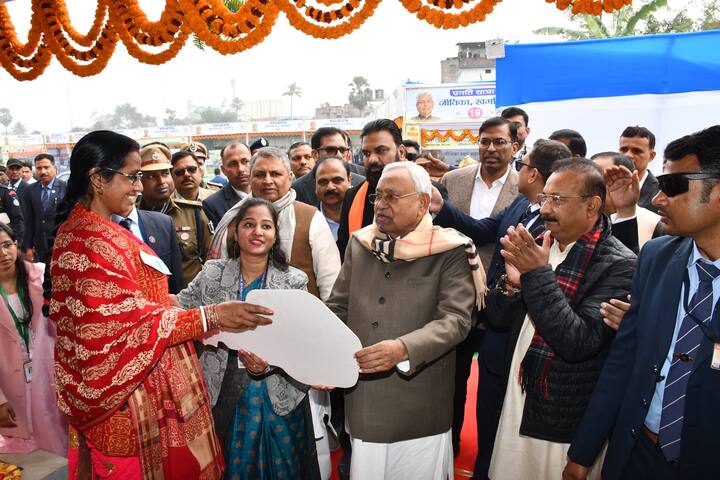 नीतीश कुमार ने कहा कि इन सब कामों को करा दिया जाएगा और इसके अतिरिक्त खगड़िया जिले में और कोई भी जरूरत होगी उसको भी कराया जाएगा.